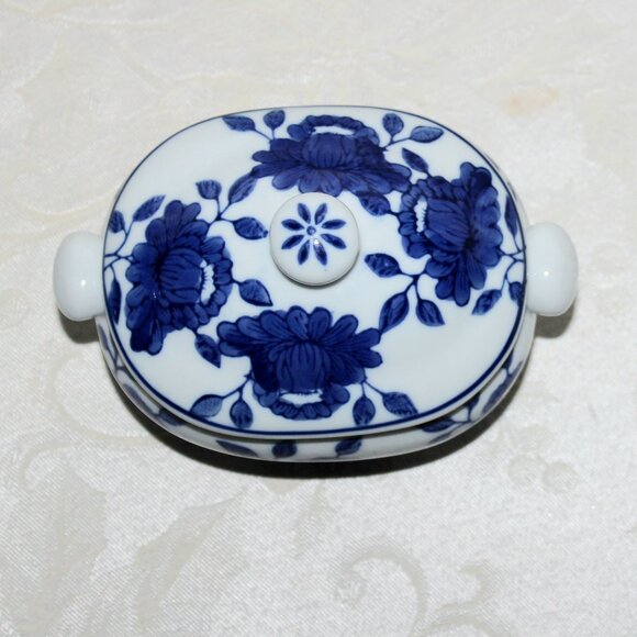 Vintage Blue & White Teapot with Sugar Bowl | Gryphonware - Picture 12 of 14